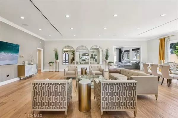 North Hollywood, CA 91605,6850 Longridge Avenue