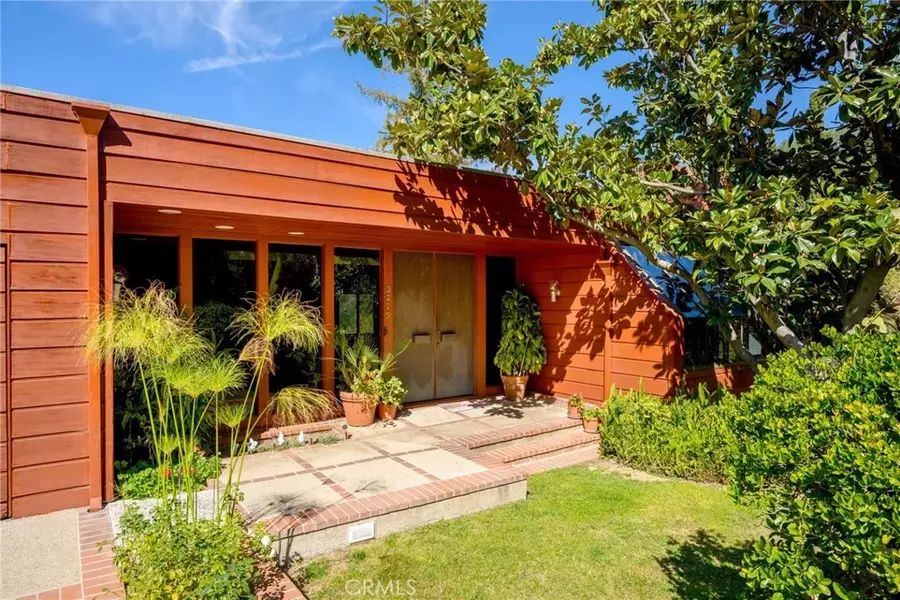 3275 Buckingham Road, Glendale, CA 91206