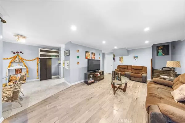 Glendale, CA 91206,121 Sinclair Avenue #225