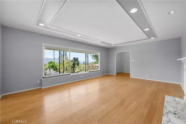Glendale, CA 91202,523 Meadows