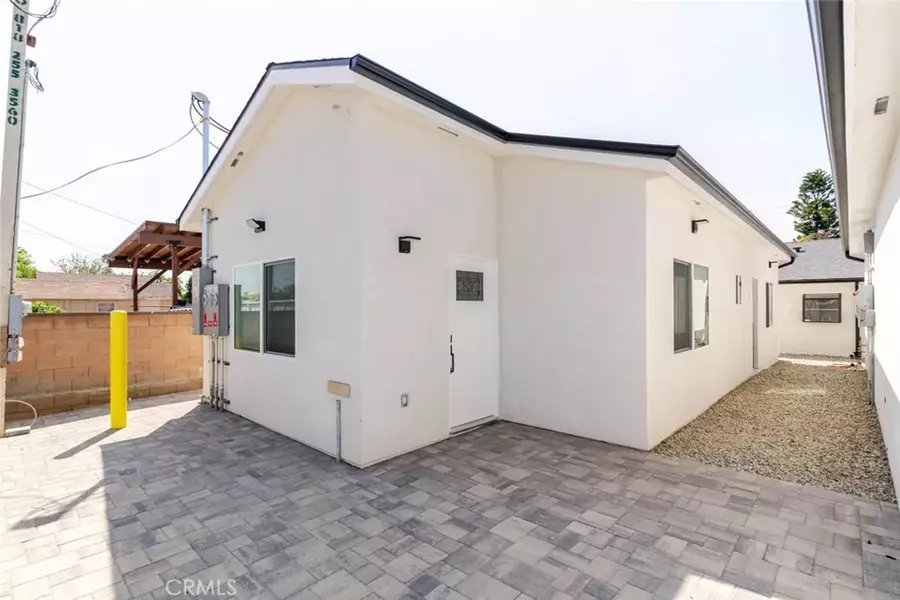 11937 Burton, North Hollywood, CA 91605