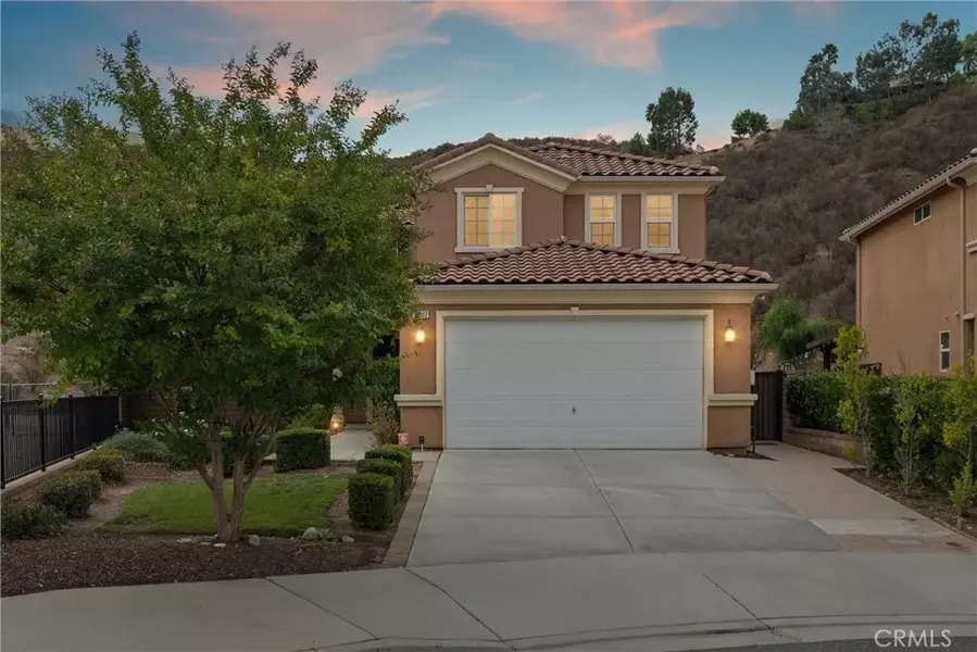 19802 Holly Drive, Saugus, CA 91350