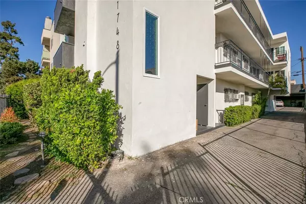 Los Angeles, CA 90027,1748 N Kenmore Avenue #203