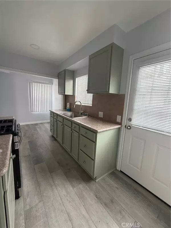 Burbank, CA 91504,2304 N Niagara