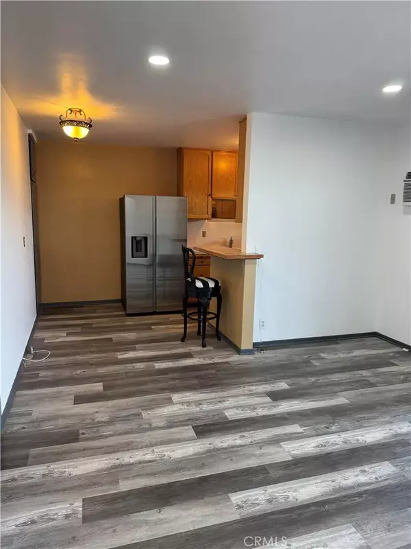 Los Angeles, CA 90039,2257 Ewing Street #5
