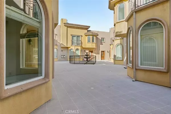 Tujunga, CA 91042,6939 Greeley Street #102