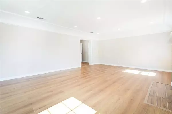 Glendale, CA 91206,741 E Doran
