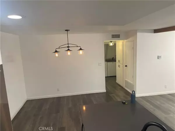 Van Nuys, CA 91406,15511 Sherman Way