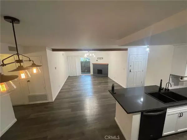 Van Nuys, CA 91406,15511 Sherman Way