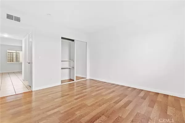 Van Nuys, CA 91401,5915 Woodman Avenue #103