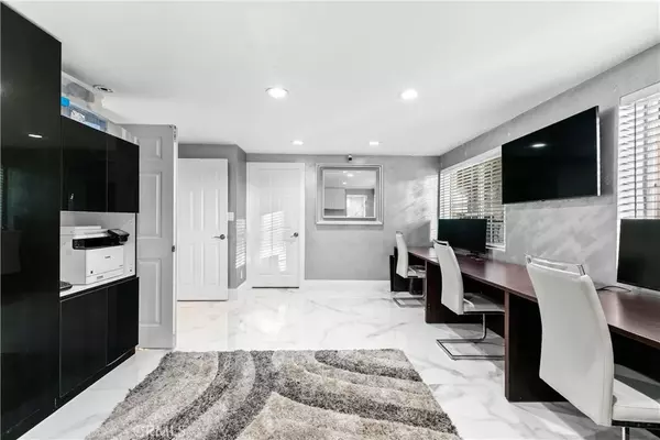 Glendale, CA 91208,1824 Crestmont Court