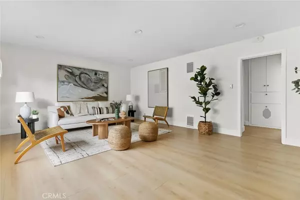 Glendale, CA 91202,587 South St #18