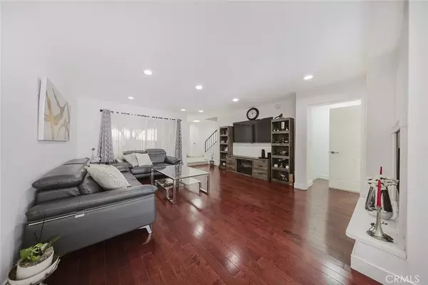 Burbank, CA 91504,9775 Via Roma