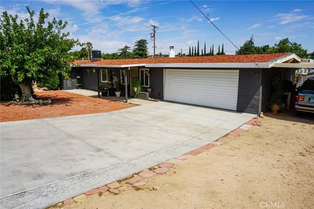17986 Palm Drive, Hesperia, CA 92345