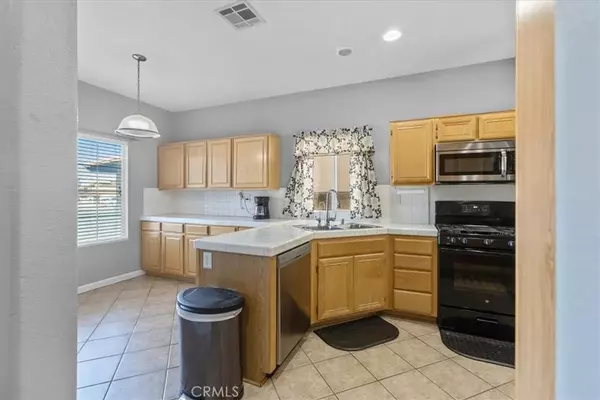 Victorville, CA 92392,12271 Woodhollow Street