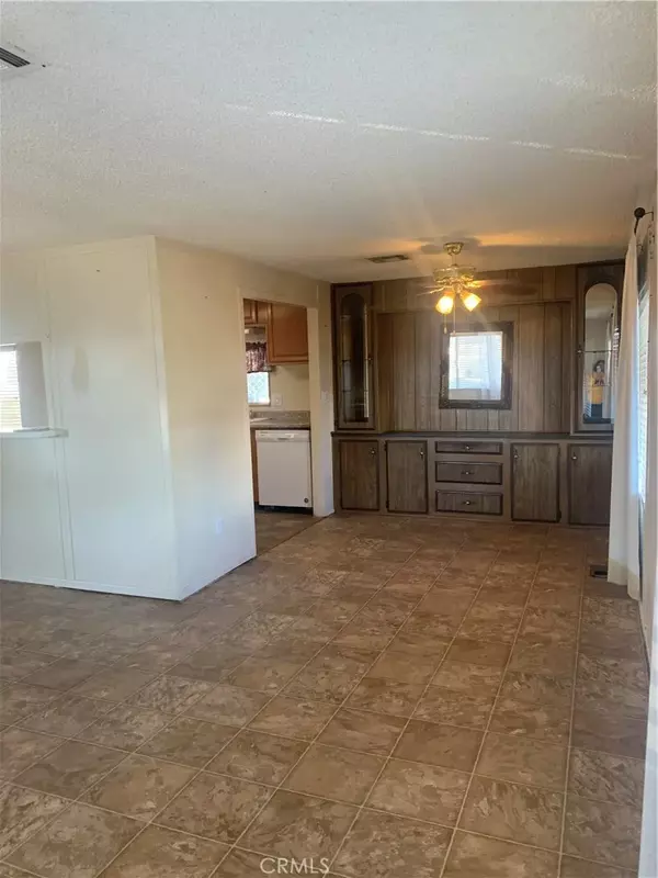 Victorville, CA 92395,13393 Mariposa #97