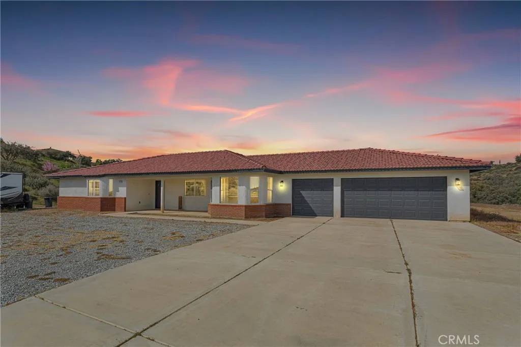 7372 Barker Road, Oak Hills, CA 92344