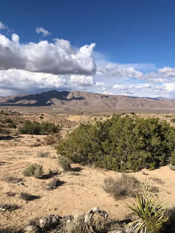 Apple Valley, CA 92308,26633 Santa Rosa