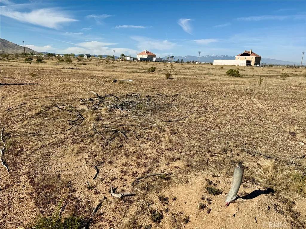 22889 Las Tunas, Apple Valley, CA 92308