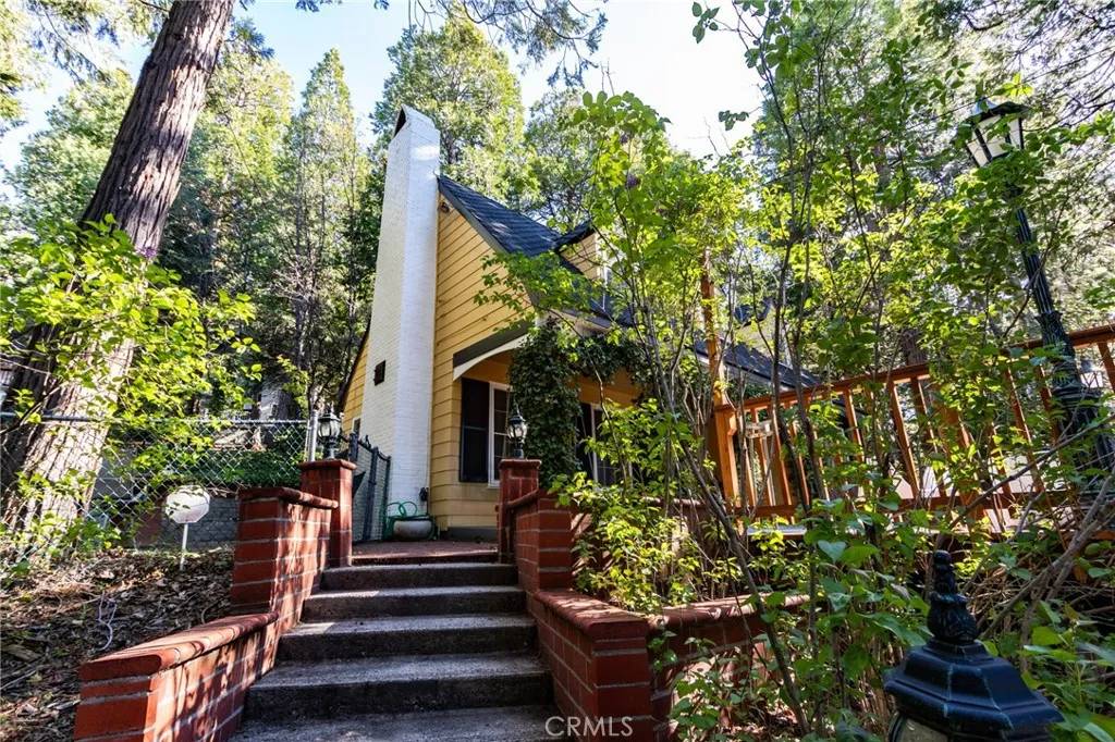 Lake Arrowhead, CA 92352,222 Holiday Drive