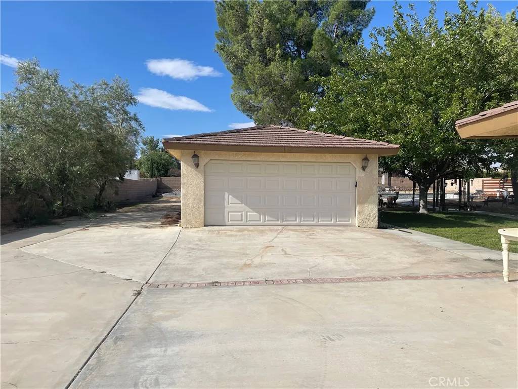 Apple Valley, CA 92307,18428 Siskiyou Road