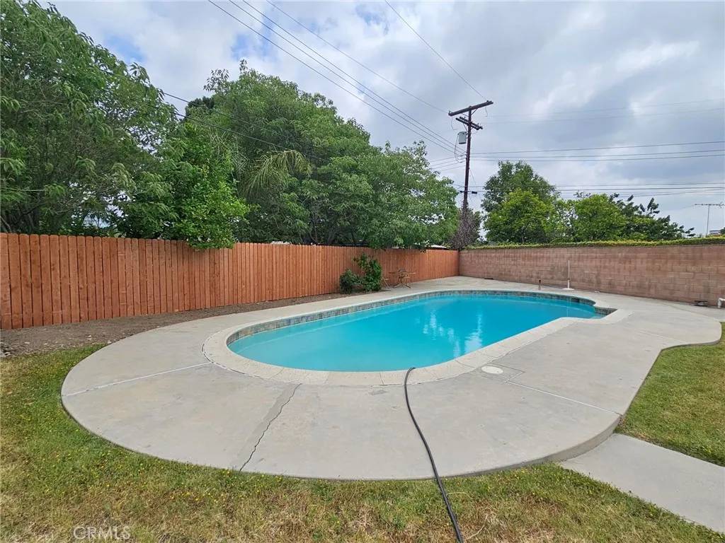Granada Hills, CA 91344,17415 Minnehaha Street