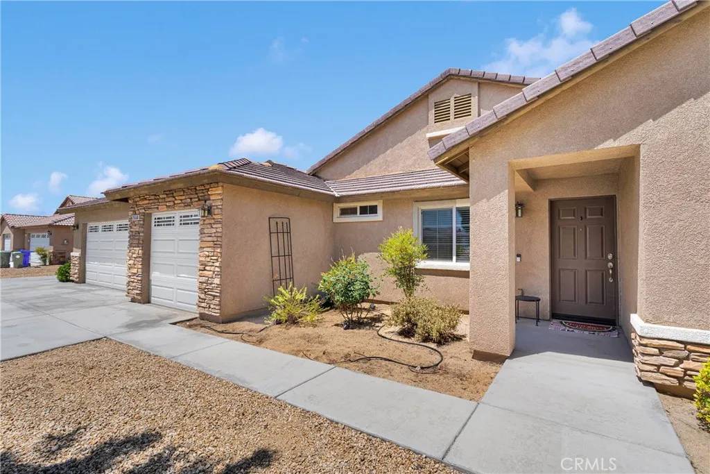 Apple Valley, CA 92307,15558 Lookout Road