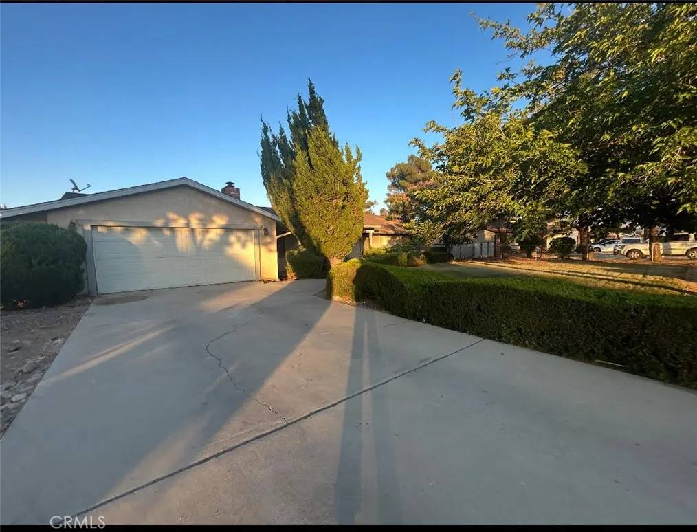 7427 Oxford Avenue, Hesperia, CA 92345