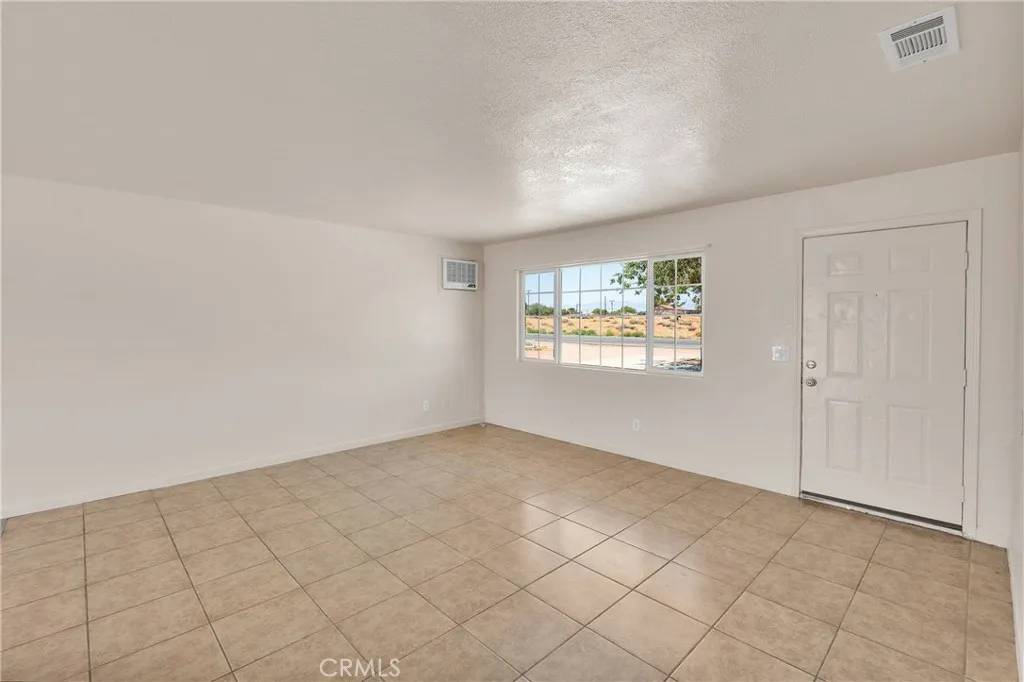 Apple Valley, CA 92307,16161 Dale Evans