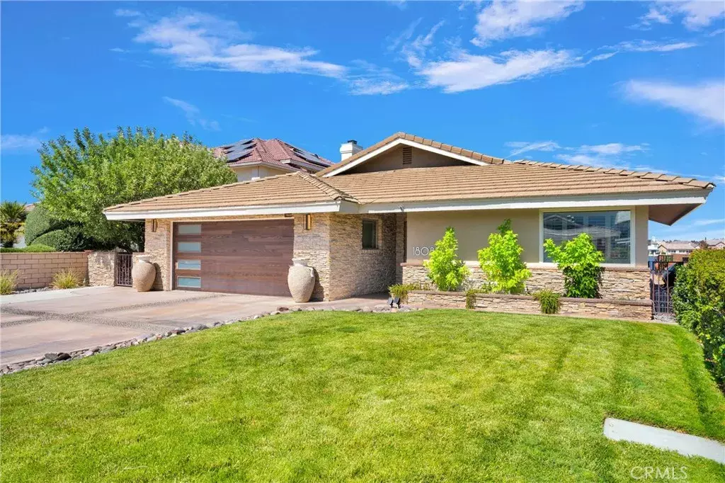 Victorville, CA 92395,18083 Mariner Drive