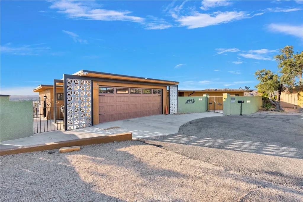 Barstow, CA 92311,10 Hill Top