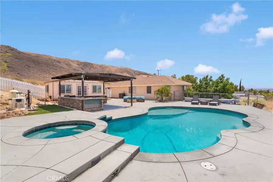 22752 Roundup Way, Apple Valley, CA 92308