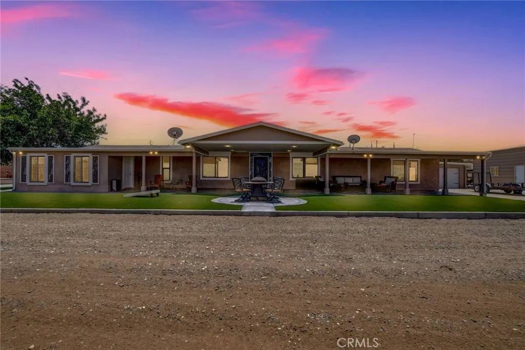 25275 Roundup Way, Apple Valley, CA 92308