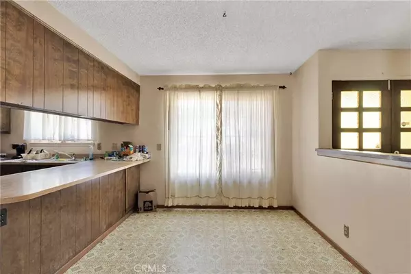 Apple Valley, CA 92307,14122 Pawnee Road