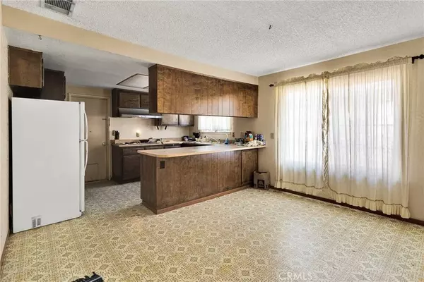 Apple Valley, CA 92307,14122 Pawnee Road