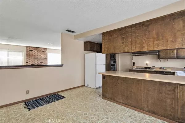 Apple Valley, CA 92307,14122 Pawnee Road