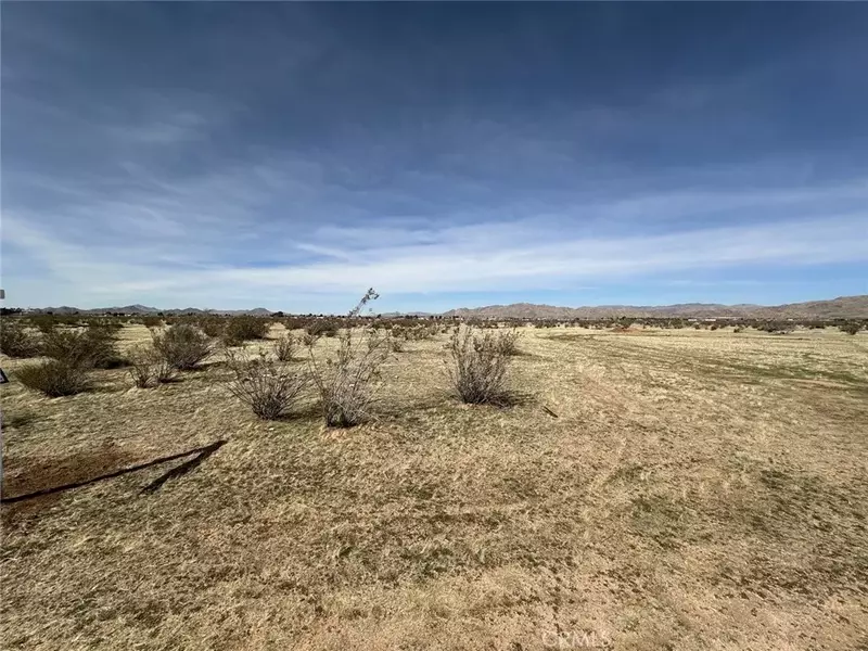 264 Corto Rd, Apple Valley, CA 92308