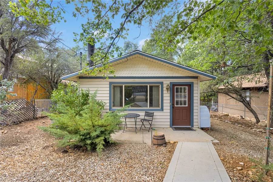 412 San Bernardino Avenue, Sugarloaf, CA 92386