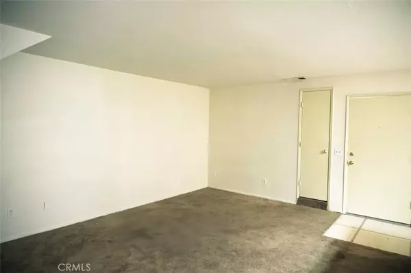 Victorville, CA 92395,15744 Bear Valley Road ##8