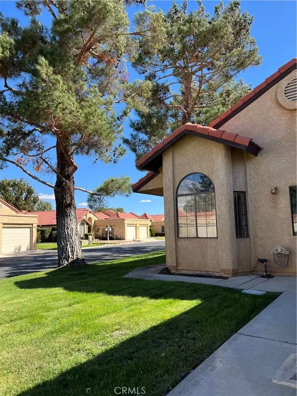 Apple Valley, CA 92308,11687 Maple Street