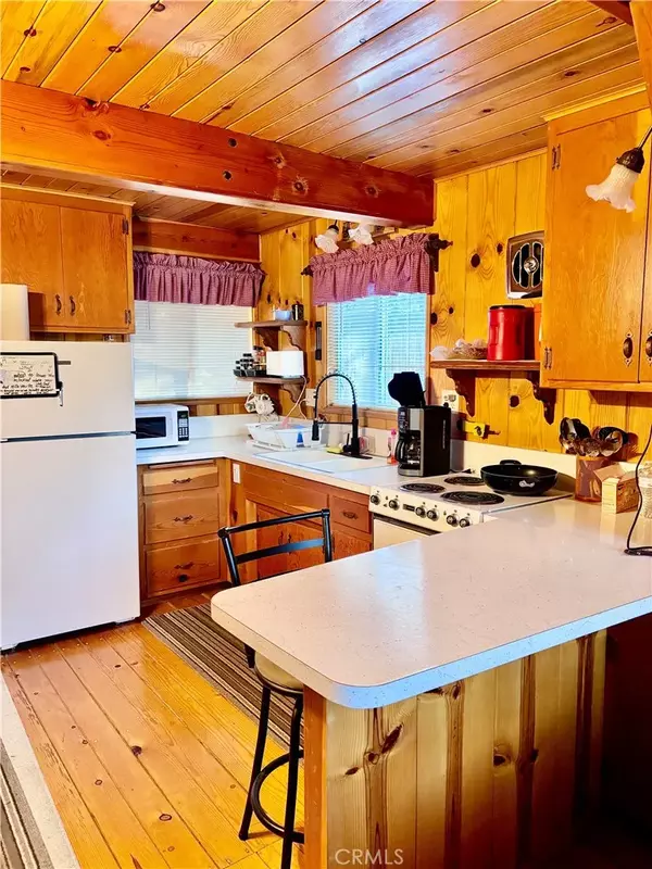 Wrightwood, CA 92397,1825 Thrush