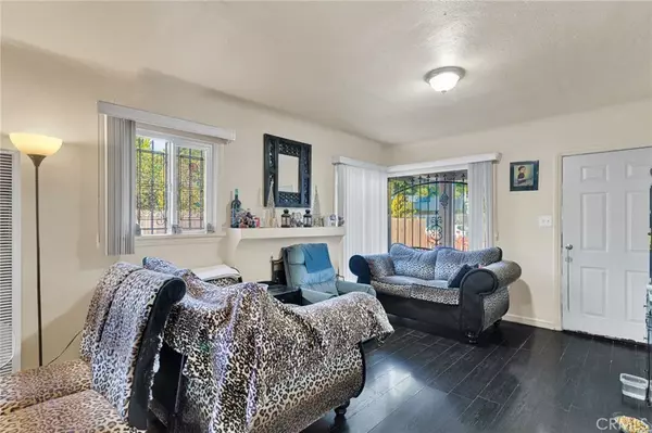 Los Angeles, CA 90003,130 E 107th