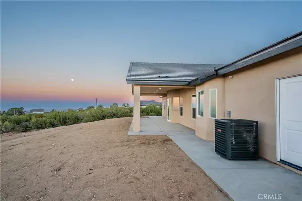 Pinon Hills, CA 92372,1112 Hollister