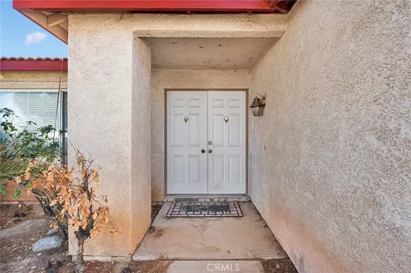 Adelanto, CA 92301,11117 Villa