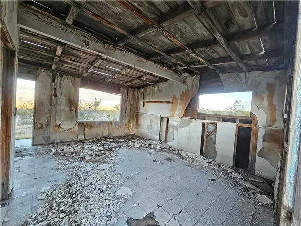 Lucerne Valley, CA 92356,411 Powerline Rd.