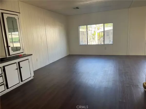 Santa Ana, CA 92703,1300 N Clinton #16