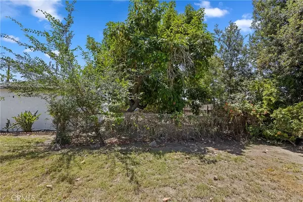 Fullerton, CA 92833,1910 Chapman Ave