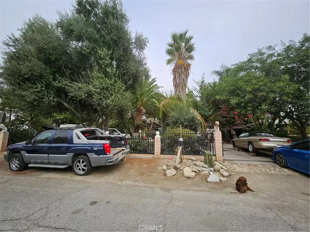 San Bernardino, CA 92408,566 E Santa Fe Street