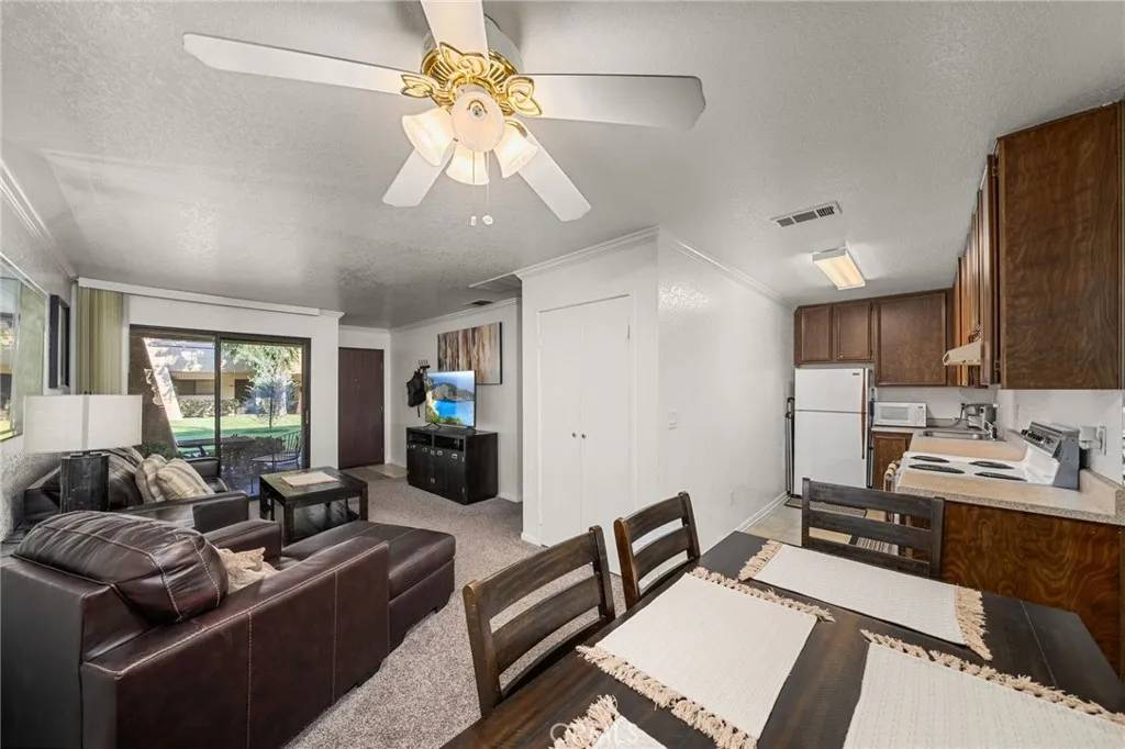 2801 N Los Felices Circle #D104, Palm Springs, CA 92262