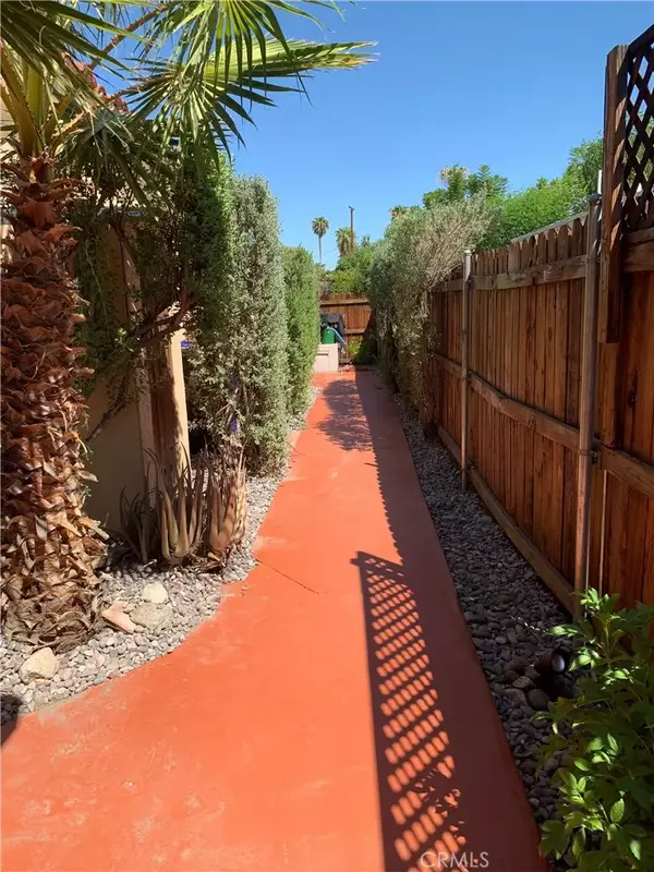 Palm Springs, CA 92264,585 Calle Abronia South #b